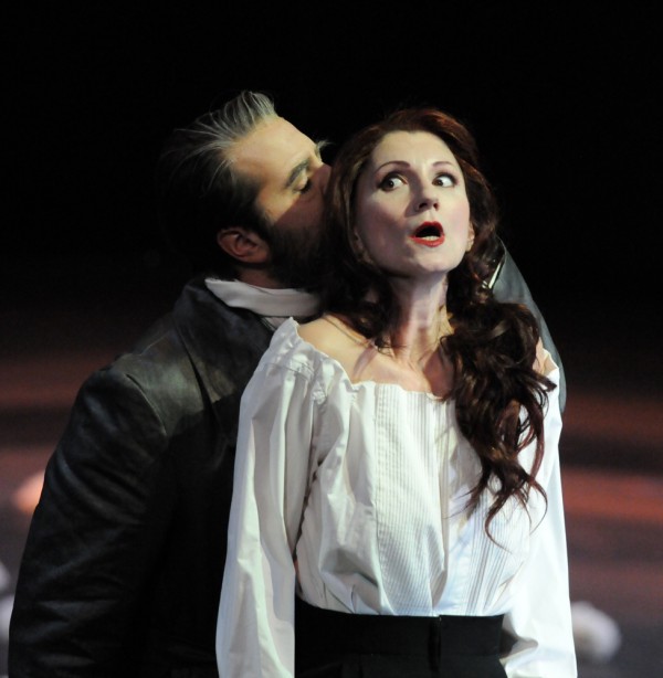 La TRAVIATA:Mise en scène:Vincent Boussard:Lumières: Guidi Levi